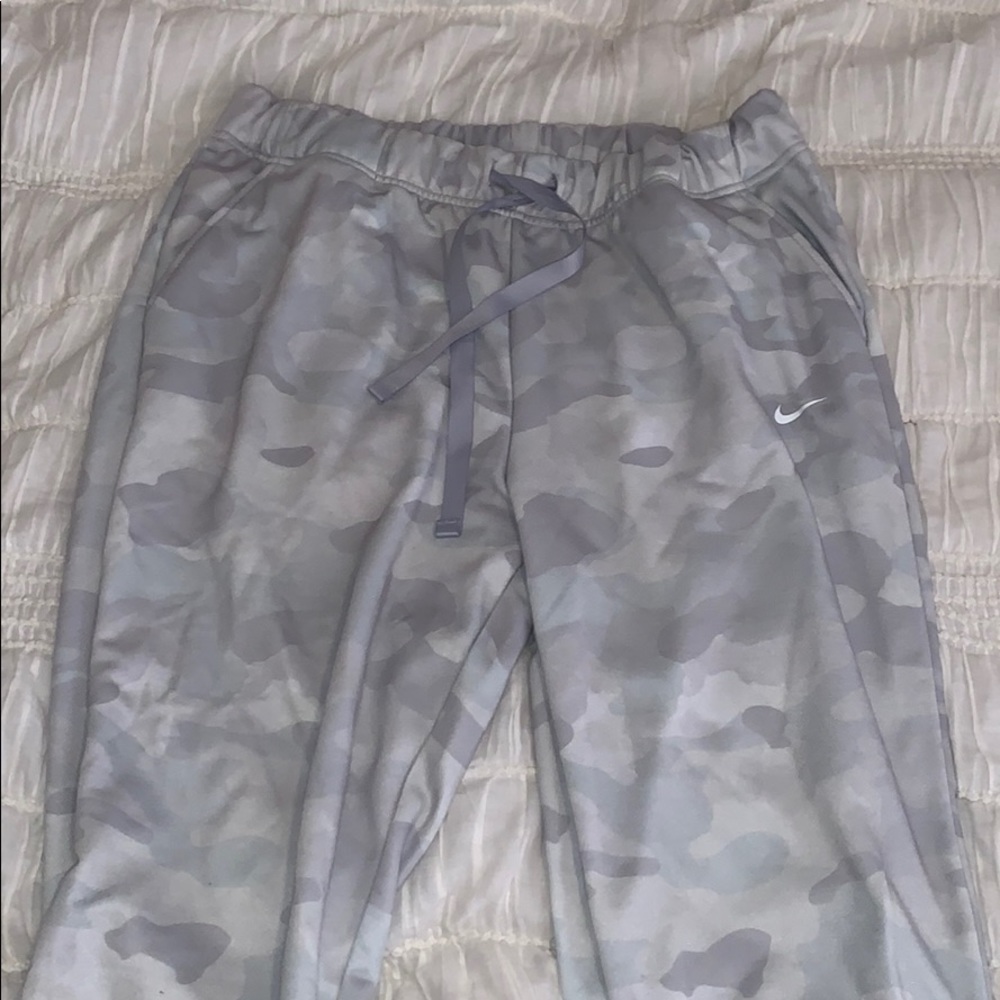 Nike camo sweatpant joggers!